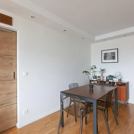 Luxurious 48 M Cocoon In 20th District Paris