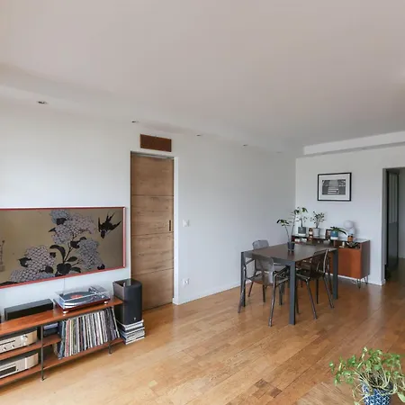 Luxurious 48 M Cocoon In 20th District Paris